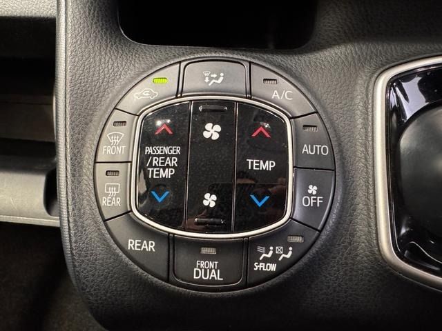 TOYOTA VOXY HYBRID 2016