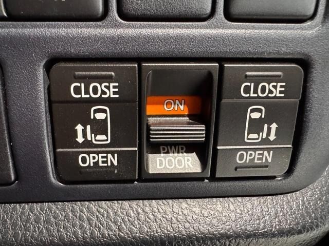 TOYOTA VOXY HYBRID 2016