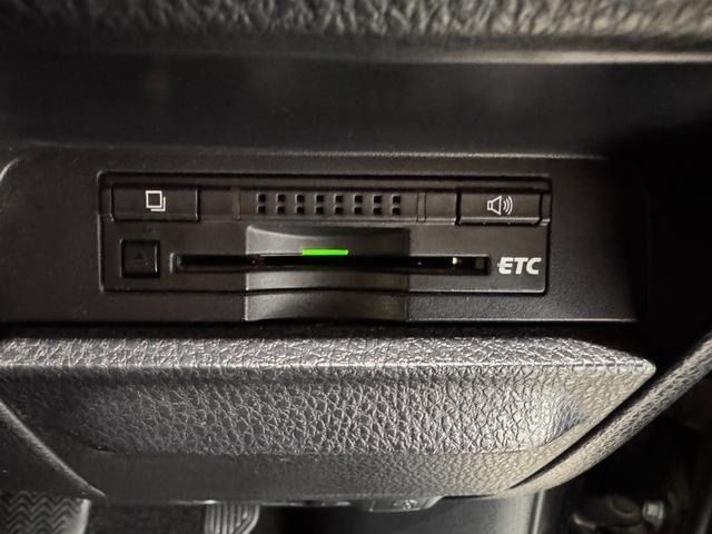 TOYOTA VOXY HYBRID 2016