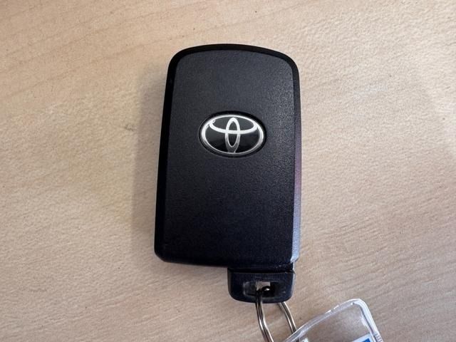 TOYOTA VOXY HYBRID 2016