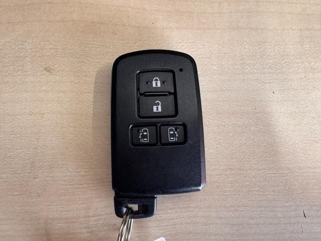 TOYOTA VOXY HYBRID 2016