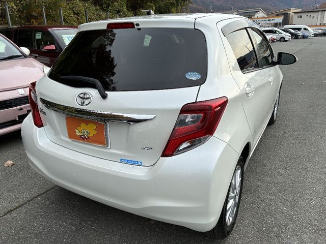 TOYOTA VITZ  4WD 2015