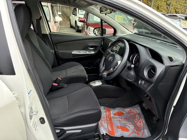 TOYOTA VITZ  4WD 2015