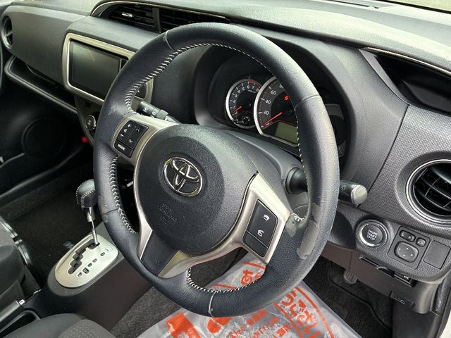 TOYOTA VITZ  4WD 2015