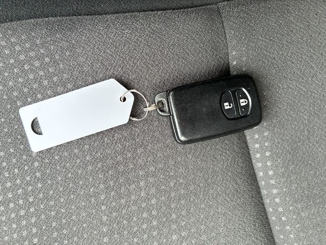 TOYOTA VITZ  4WD 2015