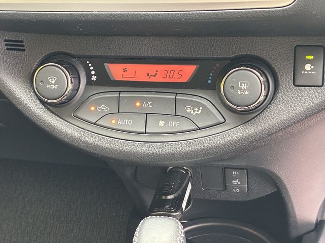 TOYOTA VITZ  4WD 2015