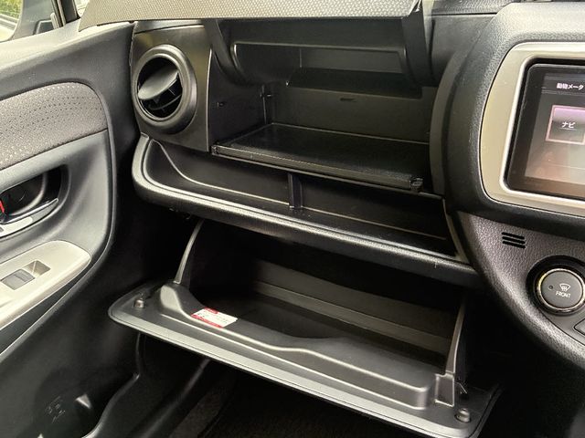 TOYOTA VITZ  4WD 2015