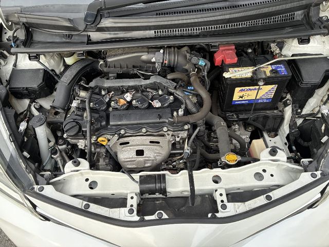 TOYOTA VITZ  4WD 2015