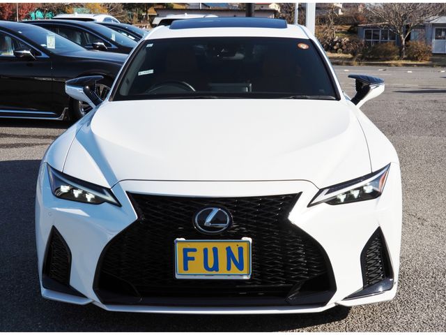 TOYOTA LEXUS IS300h 2023