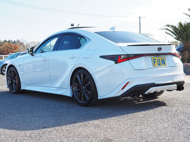 TOYOTA LEXUS IS300h 2023