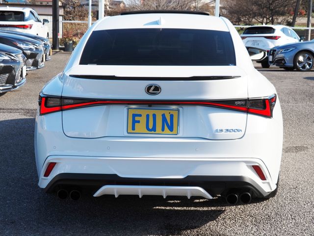 TOYOTA LEXUS IS300h 2023