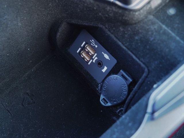 TOYOTA LEXUS IS300h 2023