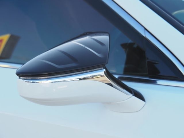 TOYOTA LEXUS IS300h 2023