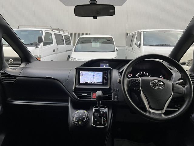 TOYOTA NOAH 2014