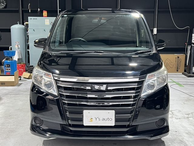 TOYOTA NOAH 2014