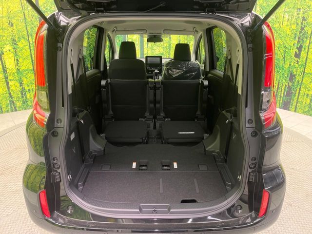 TOYOTA SIENTA HYBRID 2025