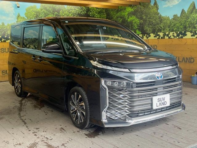 TOYOTA VOXY HYBRID 2024