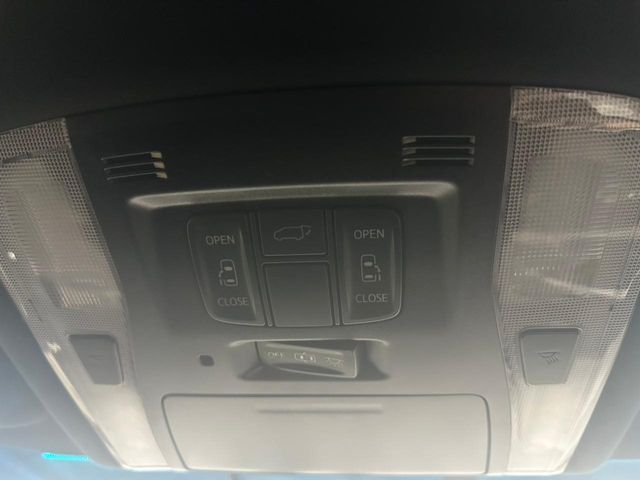 TOYOTA VELLFIRE 2017