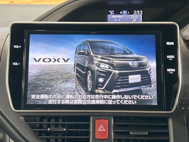 TOYOTA VOXY 2018