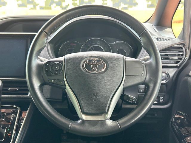 TOYOTA VOXY 2018