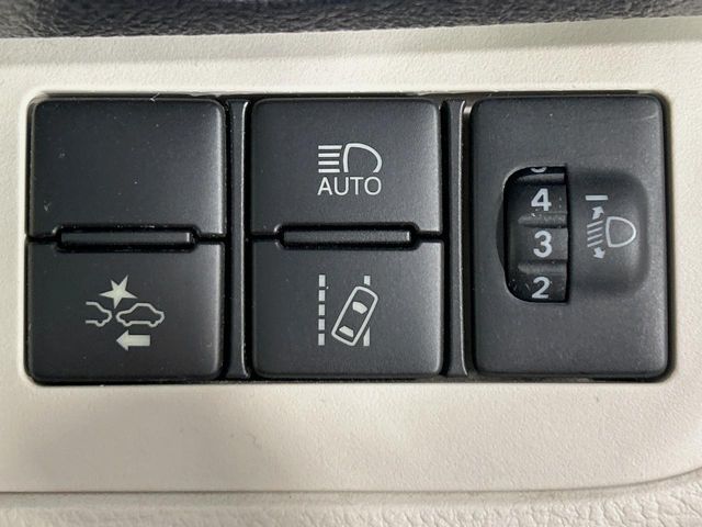 TOYOTA SIENTA HYBRID 2016