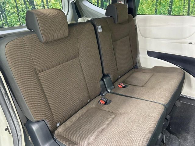 TOYOTA SIENTA HYBRID 2016