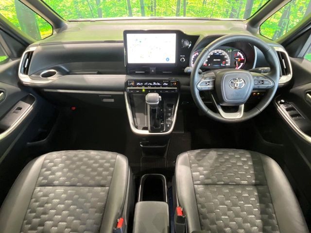 TOYOTA VOXY 4WD 2024