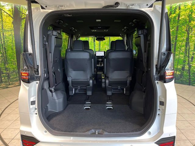 TOYOTA VOXY 4WD 2024