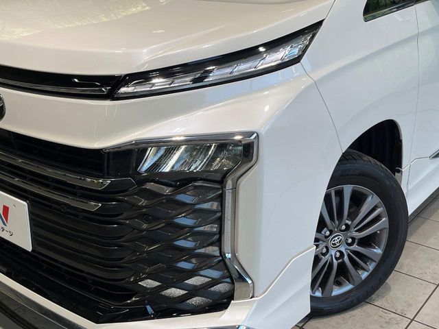 TOYOTA VOXY 4WD 2024