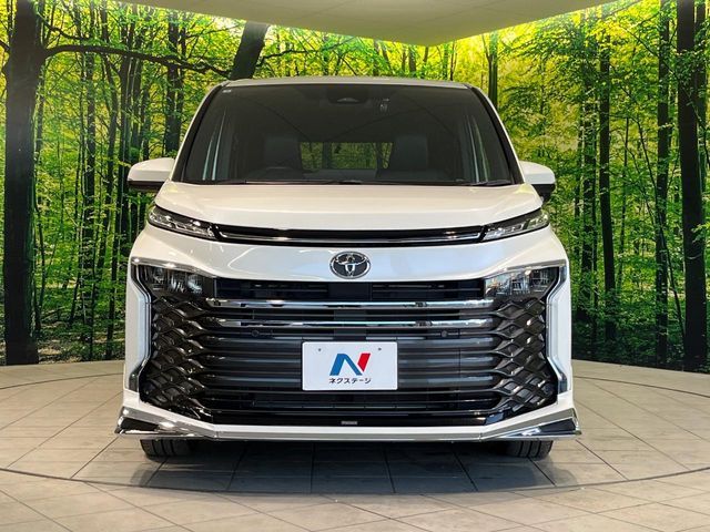 TOYOTA VOXY 4WD 2024