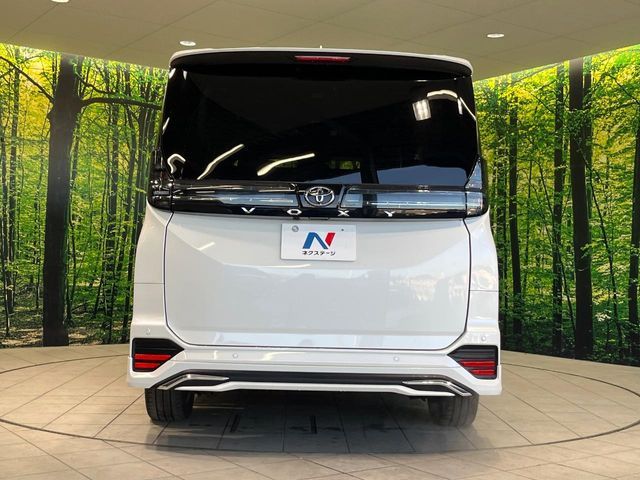 TOYOTA VOXY 4WD 2024