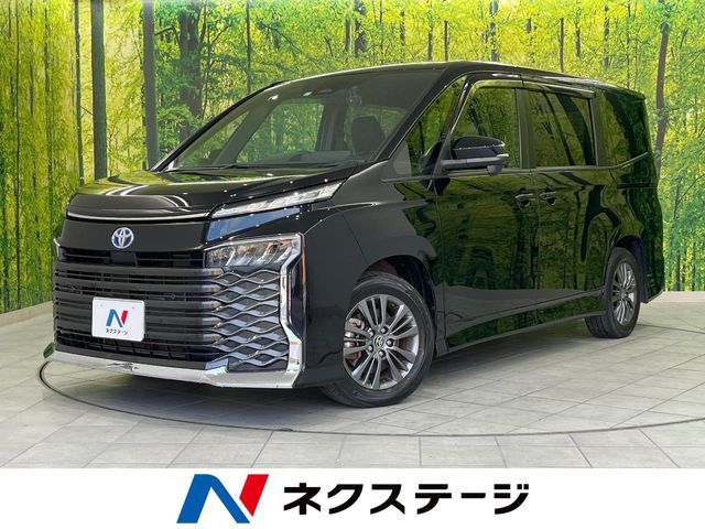 TOYOTA VOXY HYBRID 2023
