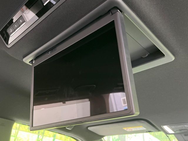 TOYOTA VOXY HYBRID 2023