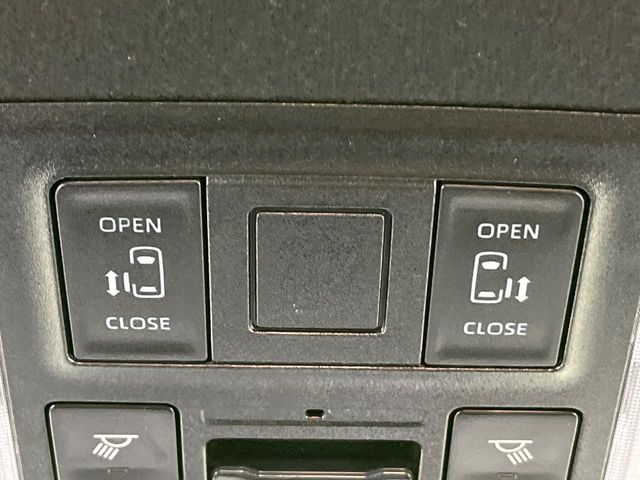 TOYOTA VOXY HYBRID 2023