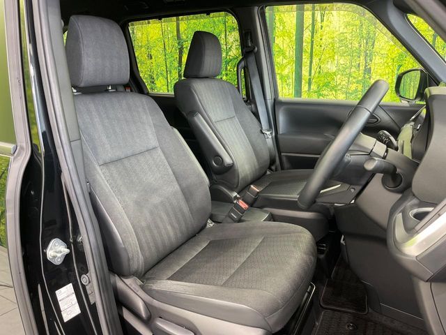 TOYOTA VOXY HYBRID 2023