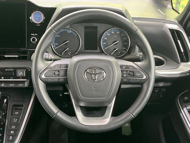 TOYOTA VOXY HYBRID 2023