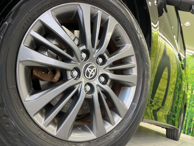 TOYOTA VOXY HYBRID 2023