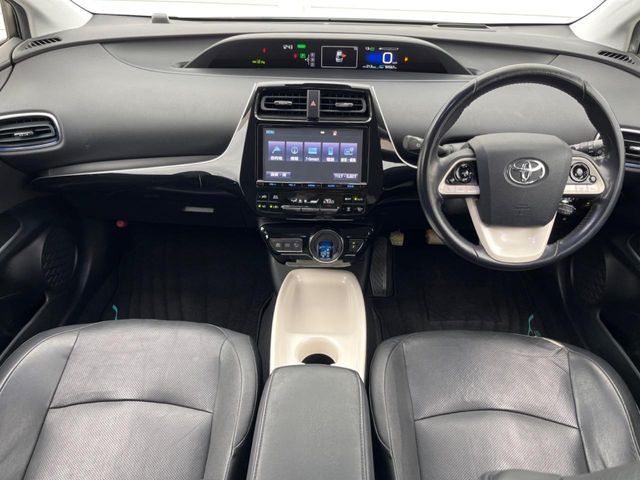 TOYOTA PRIUS 2017