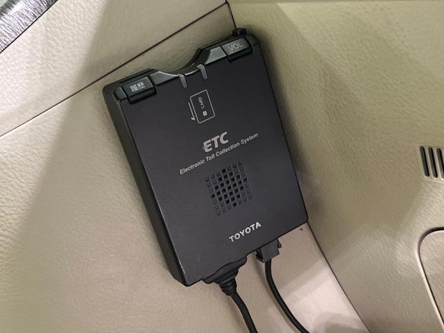 TOYOTA Isis 4WD 2011