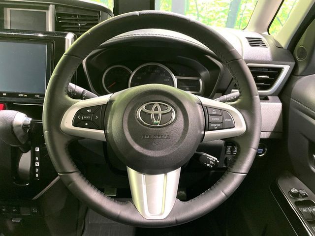 TOYOTA ROOMY 2020