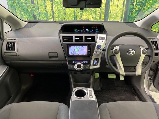 TOYOTA PRIUS Alpha 2013