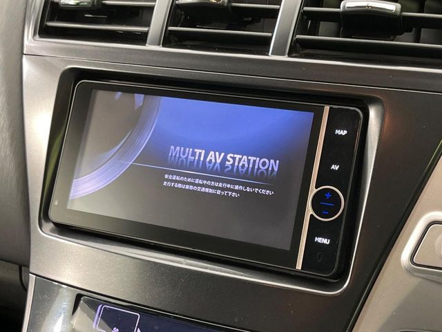 TOYOTA PRIUS Alpha 2013