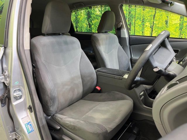 TOYOTA PRIUS Alpha 2013