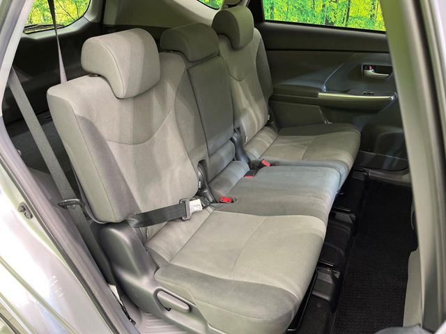 TOYOTA PRIUS Alpha 2013