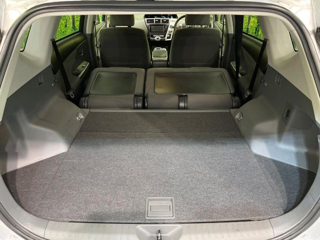 TOYOTA PRIUS Alpha 2013