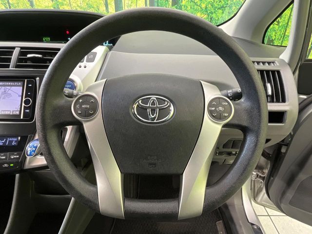 TOYOTA PRIUS Alpha 2013