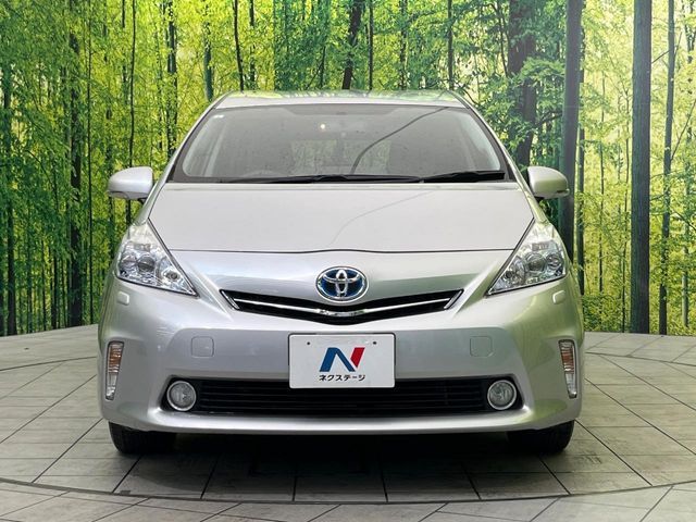 TOYOTA PRIUS Alpha 2013