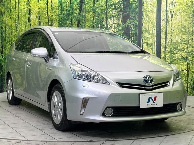 TOYOTA PRIUS Alpha 2013