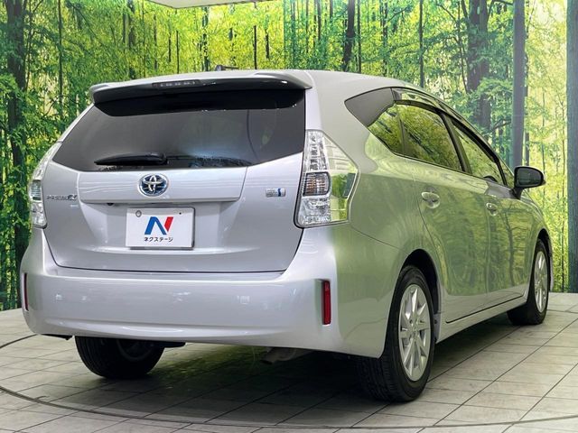 TOYOTA PRIUS Alpha 2013
