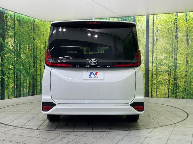 TOYOTA NOAH 2025